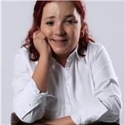 Soy actriz y estoy en formación más de 7 años 
He dado clases a niños de infantil y primaria